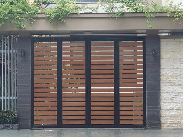Cổng sắt nan gỗ