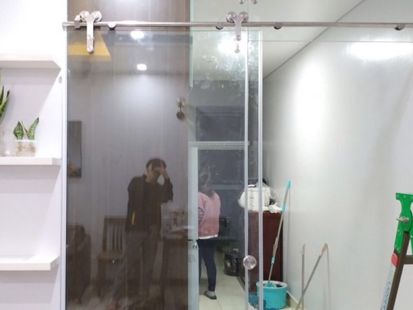 Cửa kính lùa bi treo
