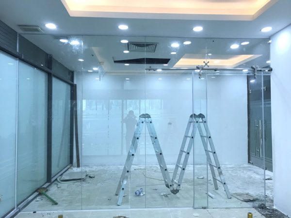 Cửa kính lùa bi treo