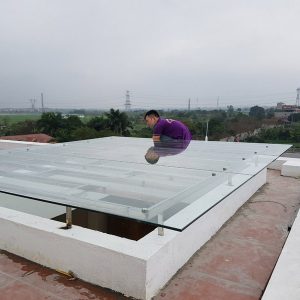 mái kính sân thượng